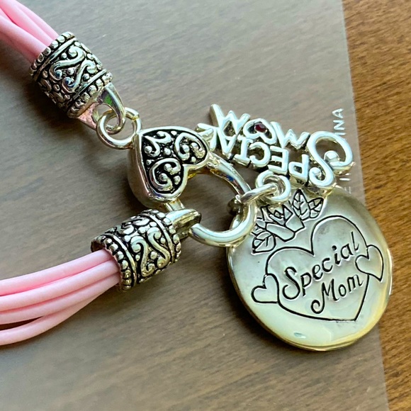“Special Mom” Bracelet - Picture 3 of 3
